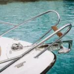 Proa de un barco alquilado en Lista Séptima